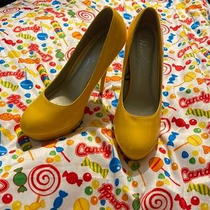 Privileged yellow stiletto high heels